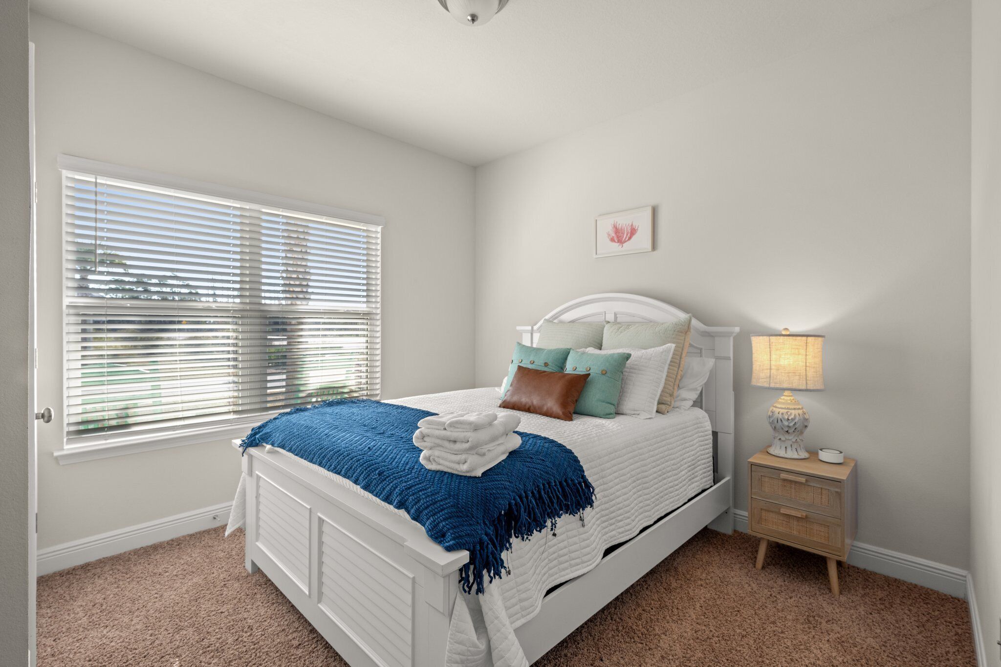 Winter Escape: Sunny Beach House Retreat!