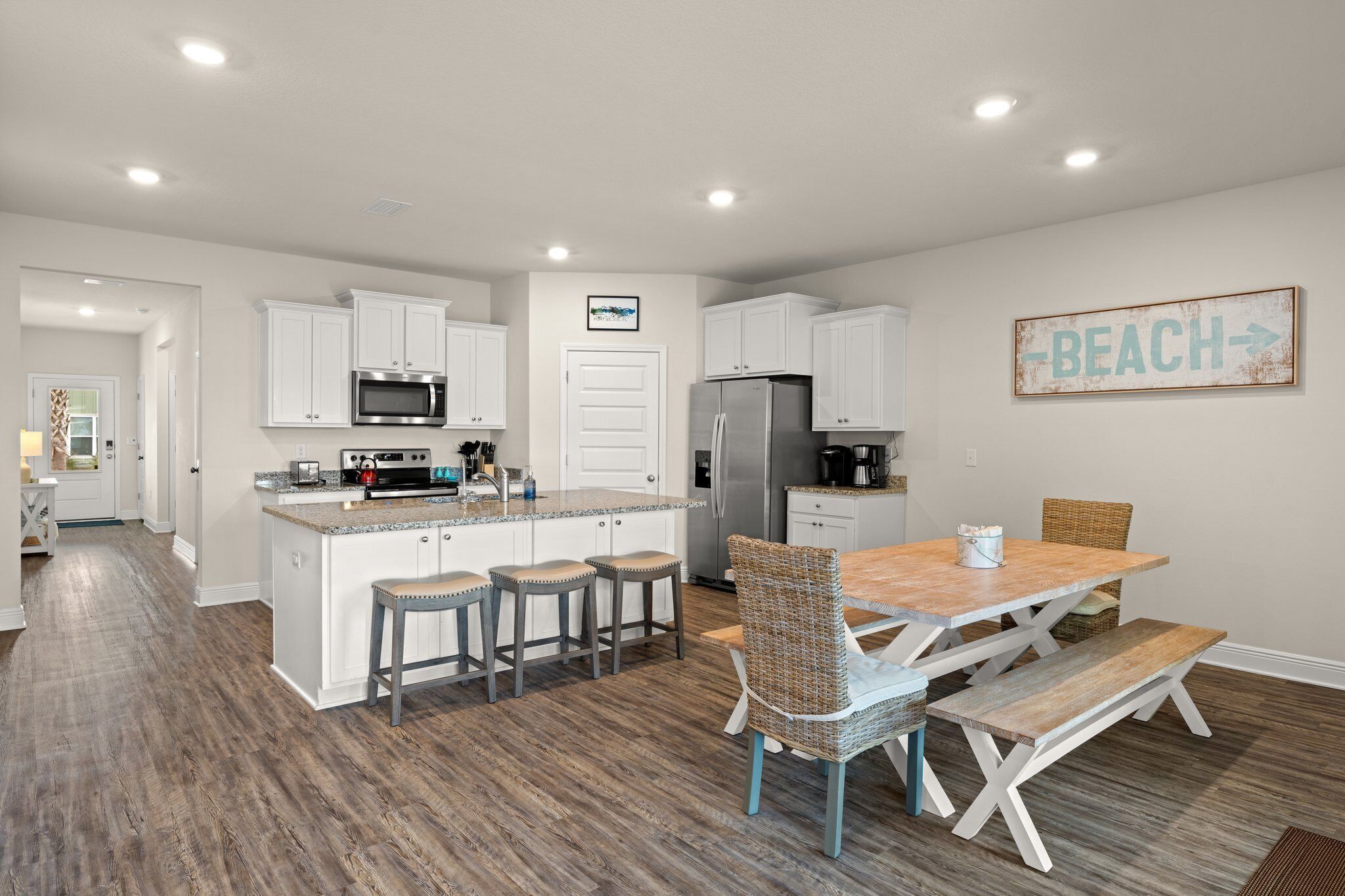 Winter Escape: Sunny Beach House Retreat!