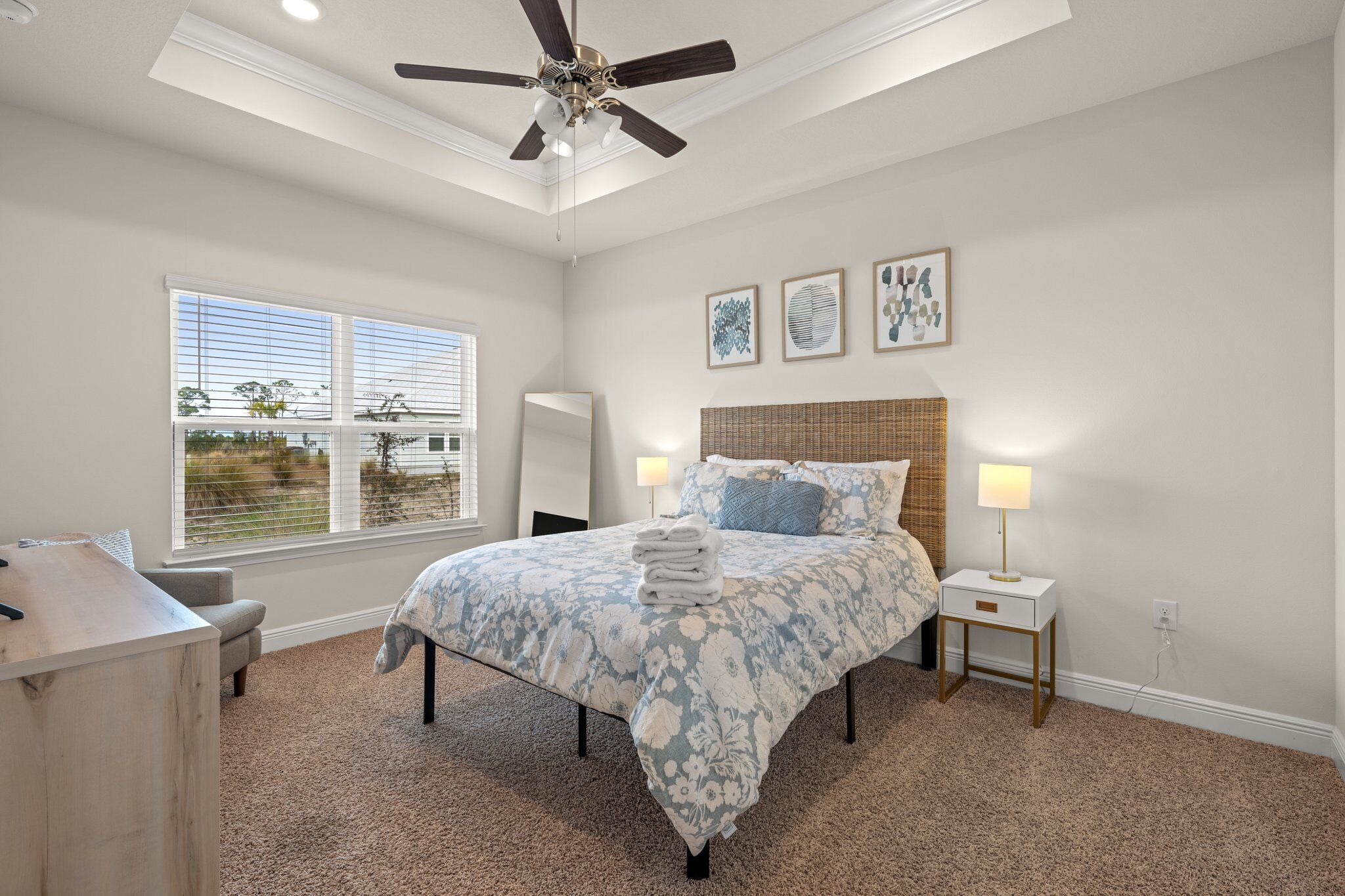 Winter Escape: Sunny Beach House Retreat!