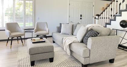 End-unit condo 10 mins from downtown, close to shops and airport