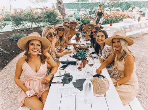 Gorgeous Vacation Haus, Game Rm, Fire Pit, Pets Welcome! < 1mile Main, Sleeps 8