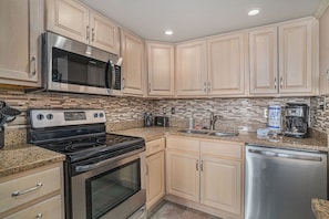 Condo, 1 Bedroom | Private kitchen | Fridge, oven, coffee/tea maker, toaster