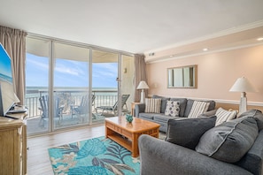 Condo, 1 Bedroom | Living area