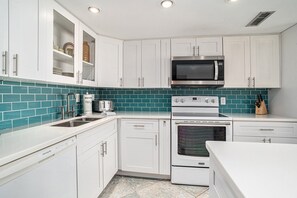 Private kitchen - 0212 Waters Edge Resort 3 Bedroom Condo by RedAwning (Murrells Inlet)