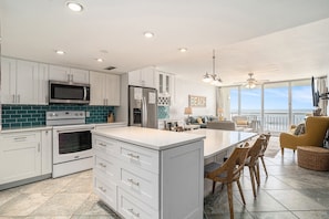 Condo, 3 Bedrooms | Private kitchen | Fridge, oven, coffee/tea maker, toaster