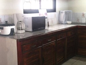 Fridge, microwave, oven, dishwasher - Flor Tica House (Quepos)