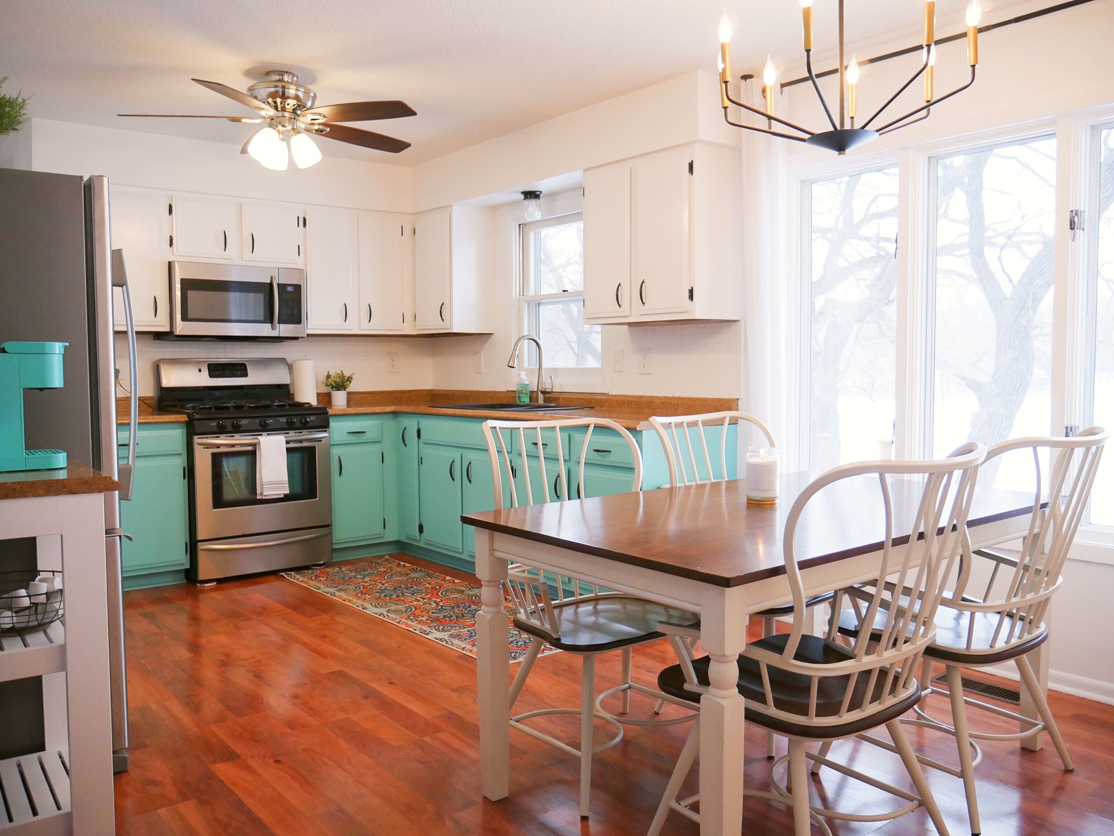 NEW! Modern Lake Cabin Getaway, Hidden in the Heart of City Convenience.