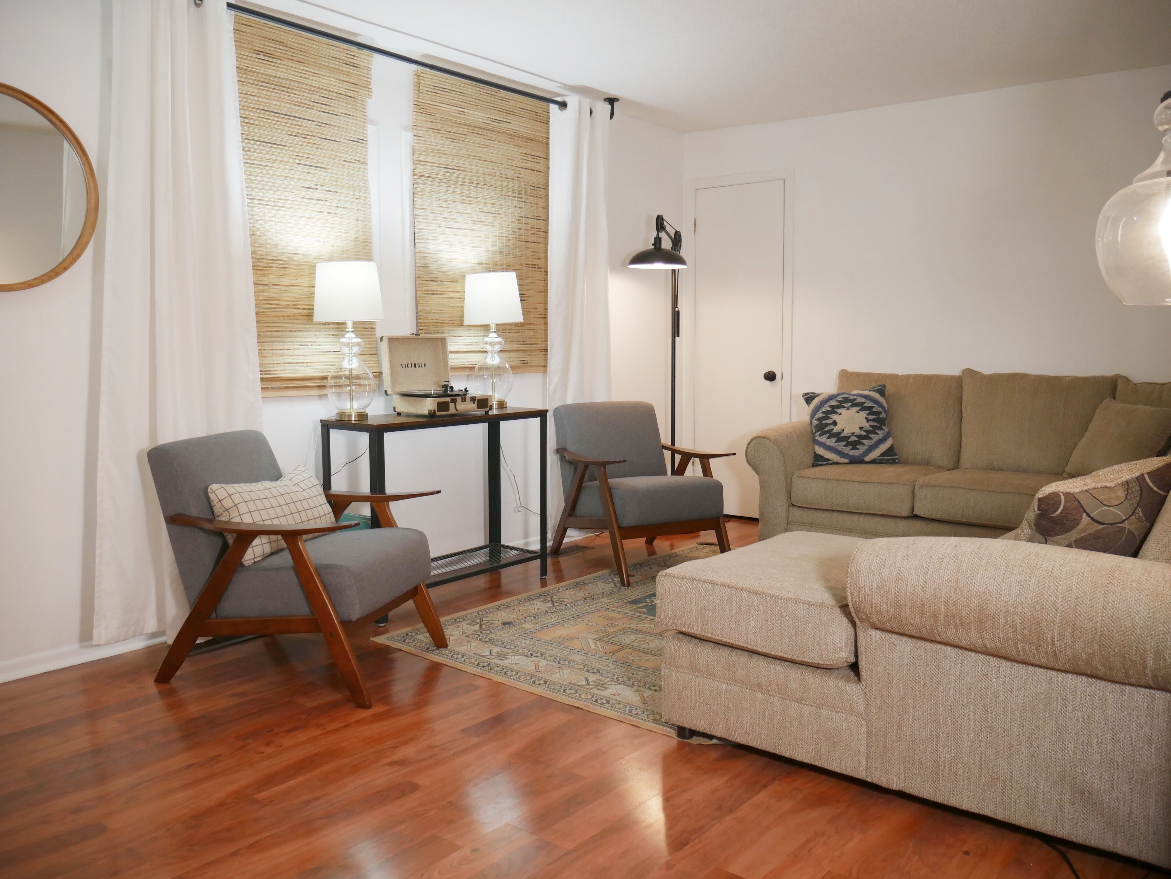 NEW! Modern Lake Cabin Getaway, Hidden in the Heart of City Convenience.