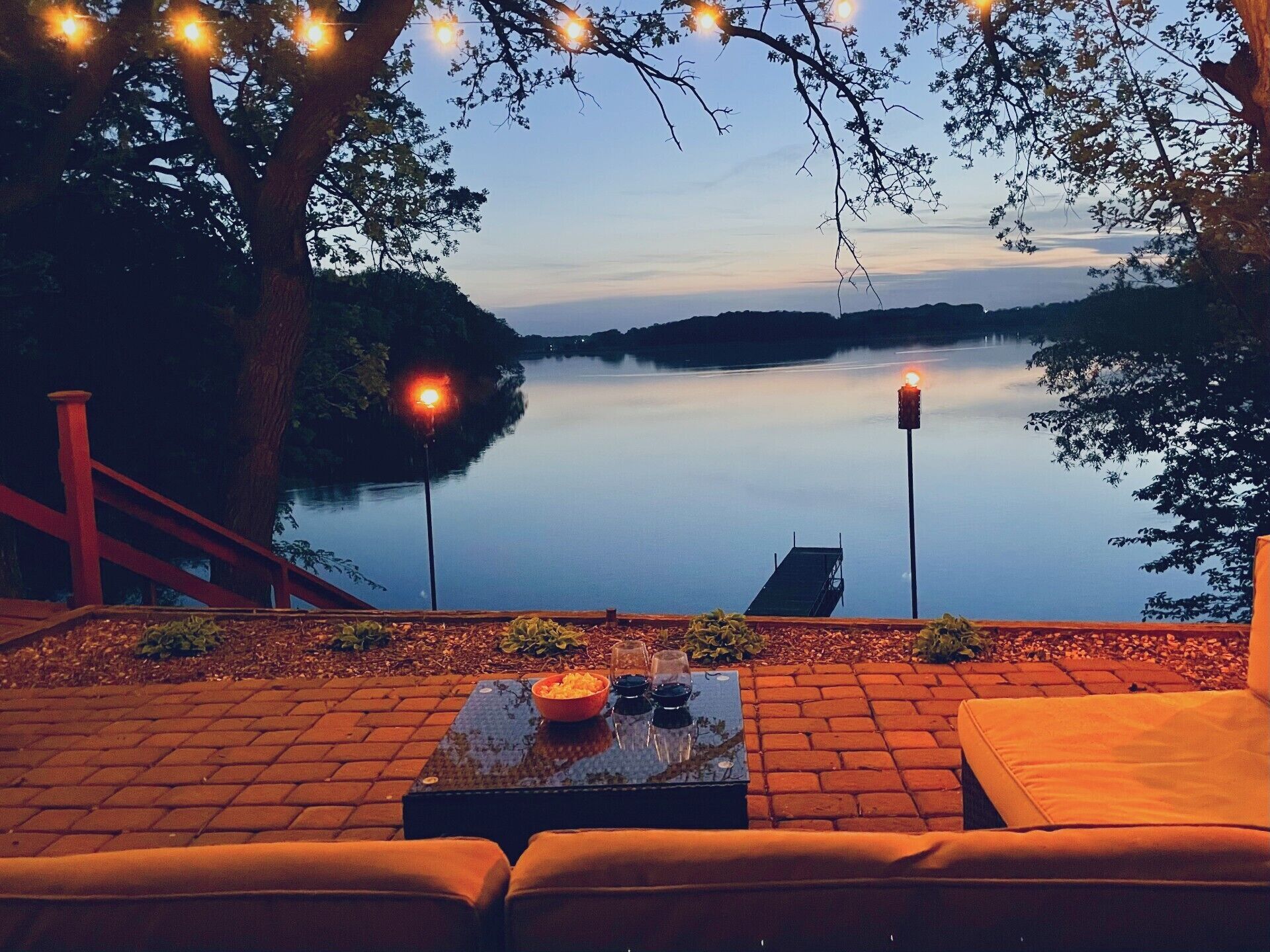 NEW! Modern Lake Cabin Getaway, Hidden in the Heart of City Convenience.