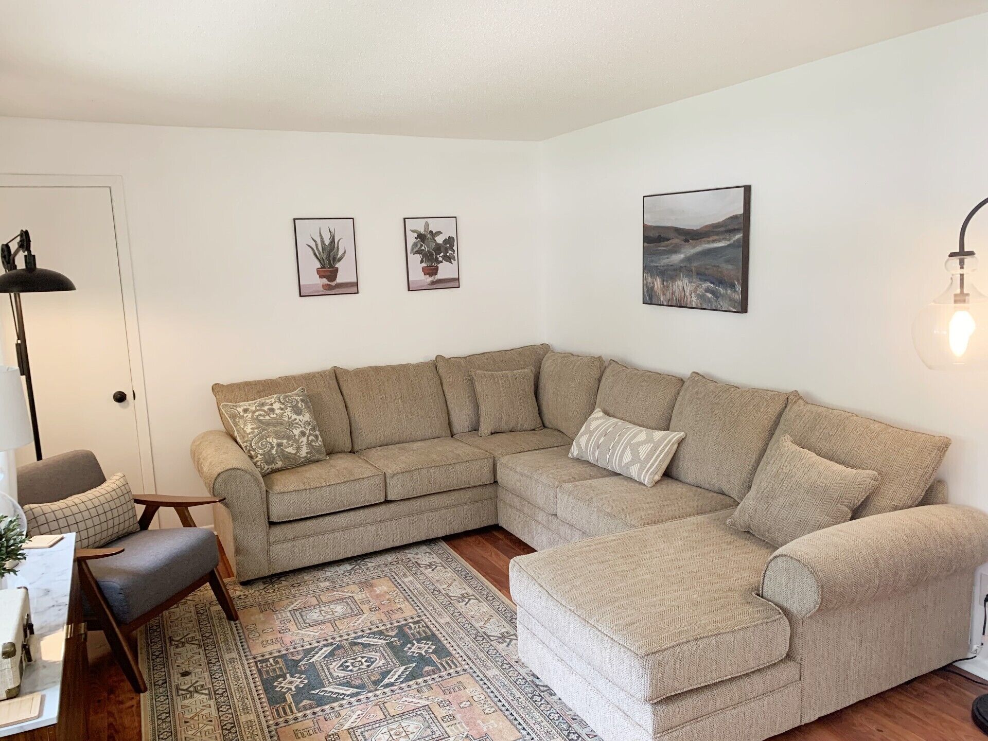 NEW! Modern Lake Cabin Getaway, Hidden in the Heart of City Convenience.