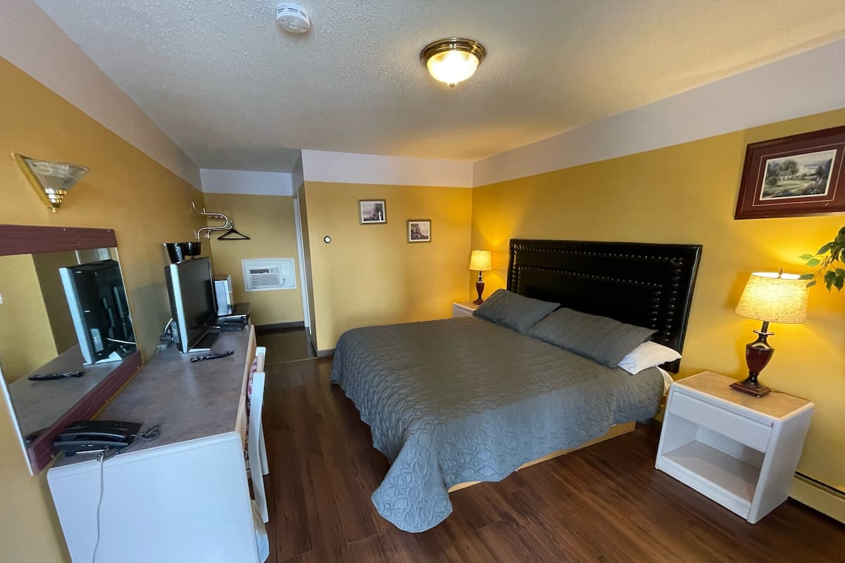 Free WiFi, bed sheets