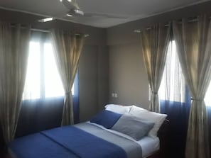 1 habitación, tabla de planchar con plancha, internet y ropa de cama 
