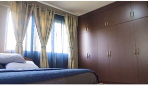 1 habitación, tabla de planchar con plancha, internet y ropa de cama 