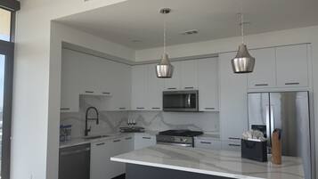 Microwave, dishwasher, coffee/tea maker, cookware/dishes/utensils