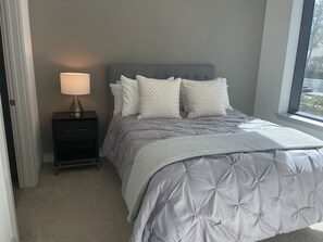 2 室のベッドルーム、アイロン / アイロン台、WiFi、ベッドシーツ