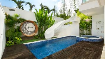 Kolam renang outdoor