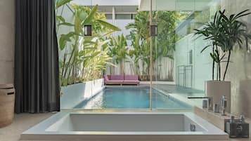 Separate tub and shower, rainfall showerhead, free toiletries