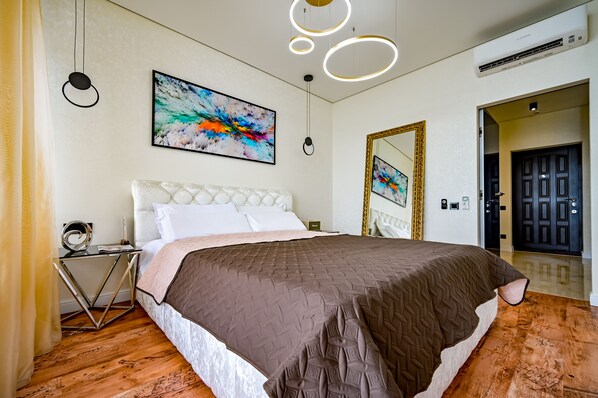 2 bedrooms, iron/ironing board, free WiFi, bed sheets