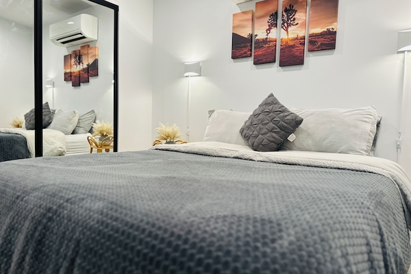 1 habitación, tabla de planchar con plancha, wifi gratis y ropa de cama