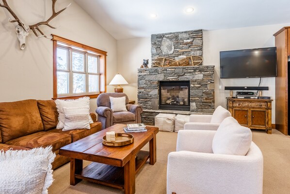 TV, peis, DVD-spiller og fotballspill