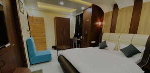 Deluxe Double Room, City View | Egyptian cotton sheets, premium bedding, down comforters