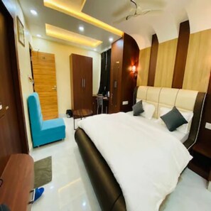 Deluxe Double Room, City View | Egyptian cotton sheets, premium bedding, down comforters