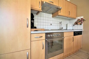 Fridge, microwave, oven, dishwasher - VOG-2.06 - Residence Vogelsand 1 (Cuxhaven)