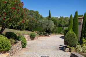 Property grounds - Mougins Magnificent Villa with Pool and Tennis (Mougins)
