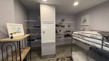 2 Schlafzimmer, Schreibtisch, Bügeleisen/Bügelbrett, kostenloses WLAN