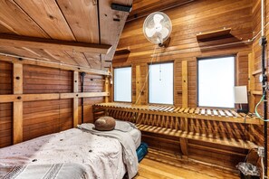 5 habitaciones, tabla de planchar con plancha y cuna de viaje 