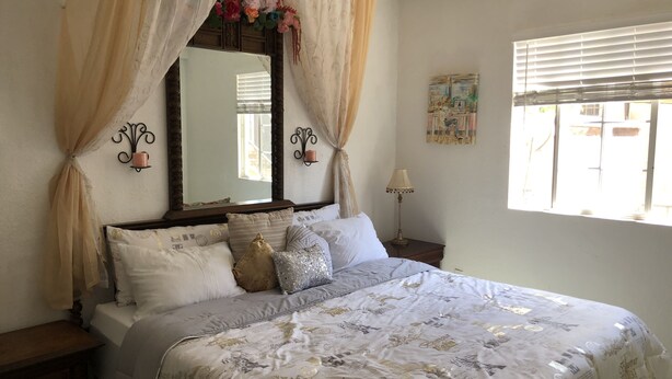 Egyptian cotton sheets, premium bedding, memory-foam beds - Cozy Apartments (Playas de Rosarito)
