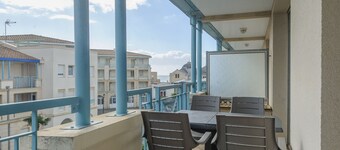 Cozy 2-Bedroom Apartment with Sea View, Balcony, Pool, Tennis, and Private Parking Near Beach