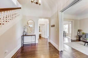 Interior - Welcome to our beautiful house with everything you need to enjoy the city! (Oakland)