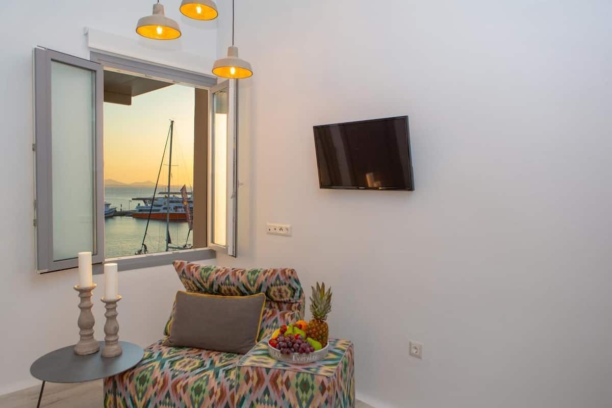 Superior appartement | Woonruimte | Een flatscreentelevisie