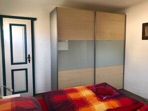 4 chambres, lit parapluie, Wi-Fi, draps fournis