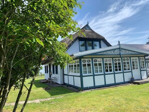 Unclassified image, 2 of 29, button - For up to 8 people_FH - Ferienhaus Becker (Prerow)