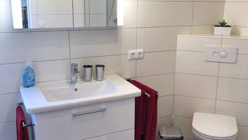 Douche, serviettes fournies