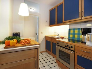 Réfrigérateur, four à micro-ondes, un four, lave-vaisselle