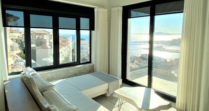 Luxurious Sea view Apartment with Jacuzzi