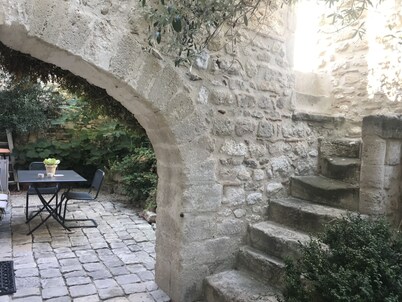 15 minutes from the Pont du Gard! Old oil mill near Uzès, Avignon, Nîmes