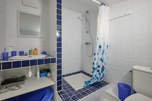 Duschwanne, Haartrockner, Toilettenpapier