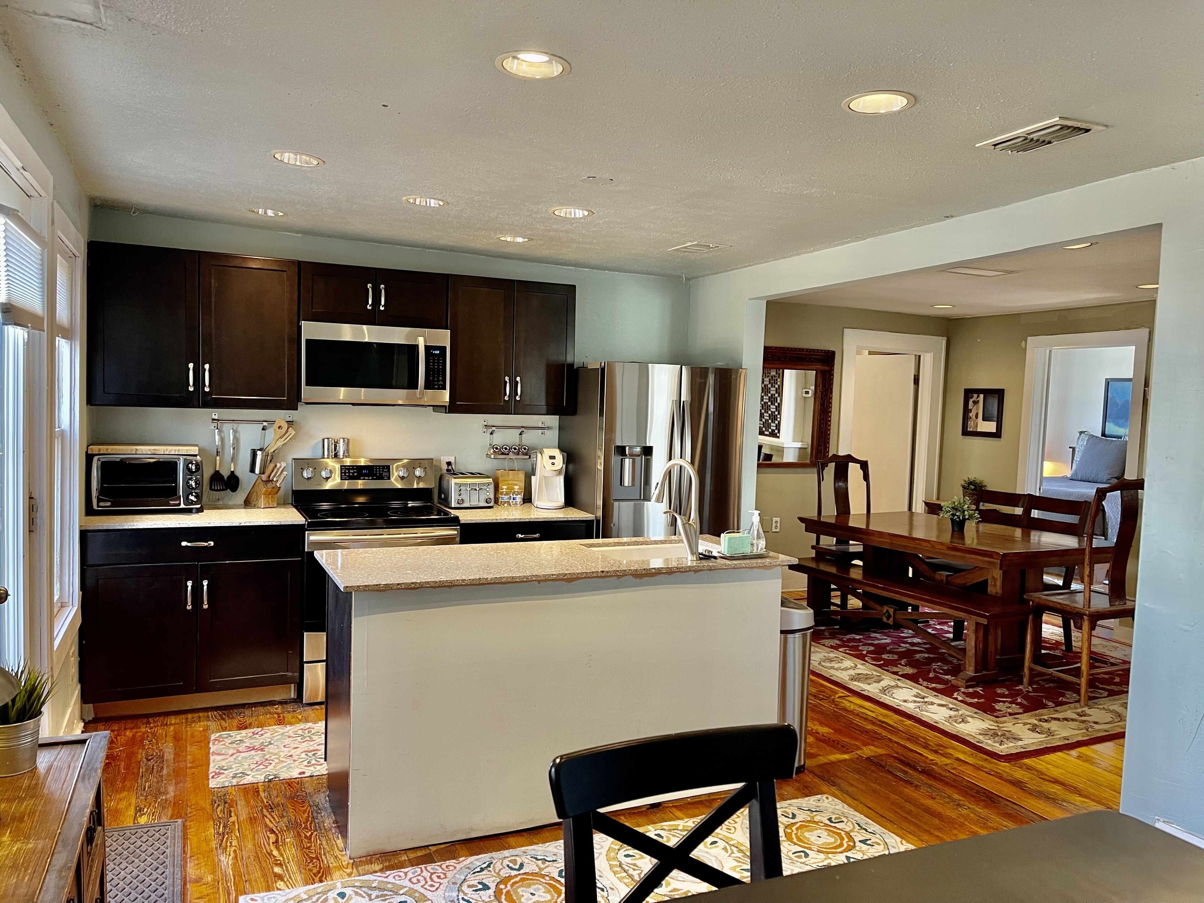 Cozy 2/1 Treehouse in Brykerwoods Neighborhood