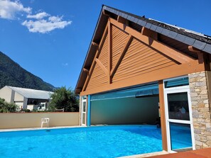 Piscine couverte, piscine extérieure