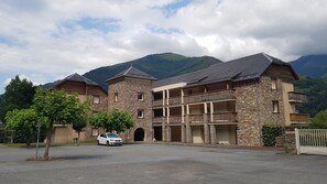 Exterior - Apartment T3 ground floor in residence. (Bagnères-de-Luchon)
