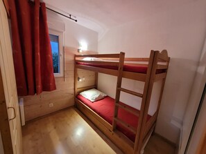 2 habitaciones y cuna de viaje 