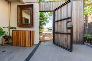 تفاصيل الفندق من الخارج