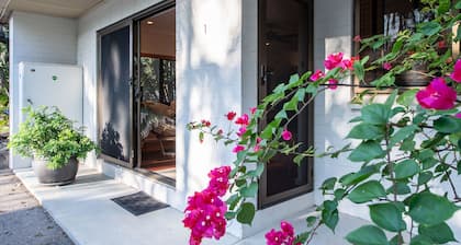 Tropical-Boho Casinha - 2 min walk from the Nightcliff foreshore!