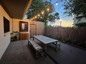 Outdoor dining - Tropical-Boho Casinha - 2 min walk from the Nightcliff foreshore! (Rapid Creek)