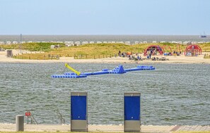 Una spiaggia nelle vicinanze, pesca