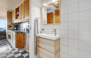 Fridge, microwave, oven, stovetop - 1 bedroom amazing apartment in Rømø (Romo)